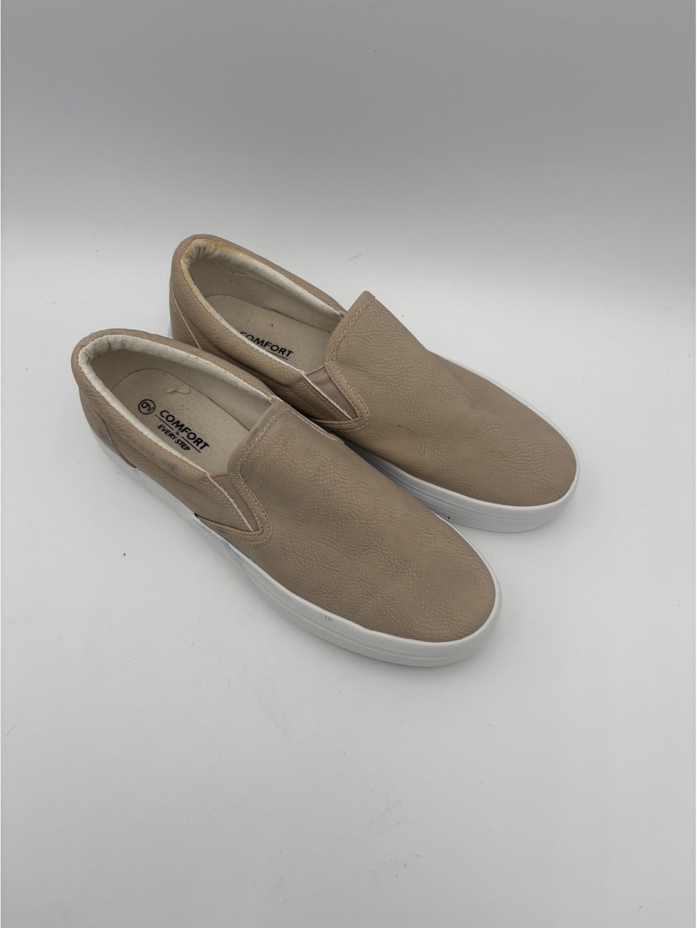 Comfort Every Step Womans 9 Slip-On Casual Shoes in Beige with White Sole - Picture 2 of 9